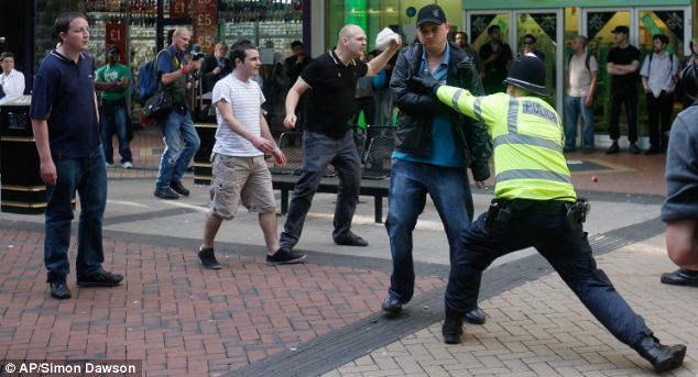 Police arrest 31 at demonstration against Islamic fundamentalism 7 article 1205263 05FFEF53000005DC