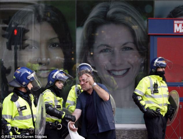 Police arrest 31 at demonstration against Islamic fundamentalism 8 article 1205263 05FFF07C000005DC