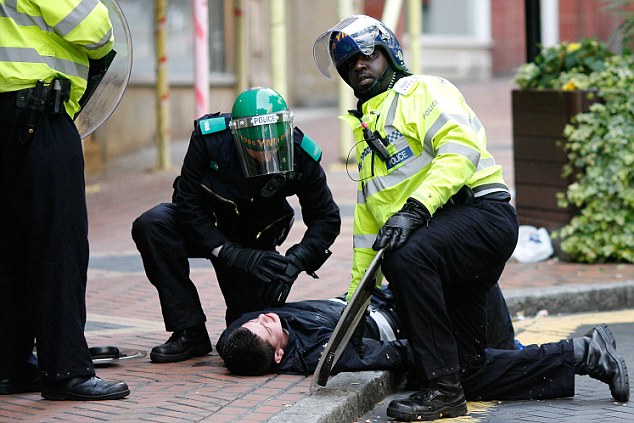 Police arrest 31 at demonstration against Islamic fundamentalism 6 article 1205263 06000474000005DC