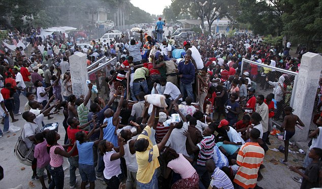 Stupid Behavior After Haiti Earthquake - Shocking Photo Gallery 21 article 0 07E35364000005DC