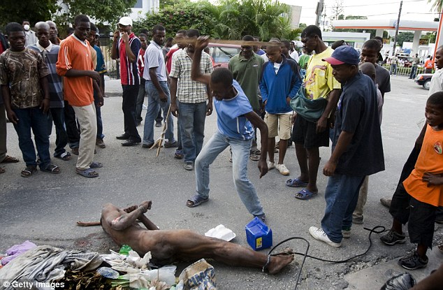 Stupid Behavior After Haiti Earthquake - Shocking Photo Gallery 47 article 1244034 07E3FC75000005DC