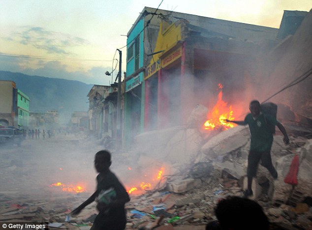 Stupid Behavior After Haiti Earthquake - Shocking Photo Gallery 49 article 1244034 07E64CCB000005DC