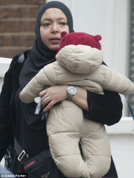 Single mother-of-six finds £2m mansion on the net... and then gets YOU to pay £7,000 a month rent 1 article 1250993 083360B5000005DC