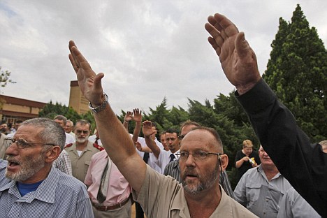 Thousands Attend Terre'Blanche Funeral 8 article 1264753 09100FB0000005DC