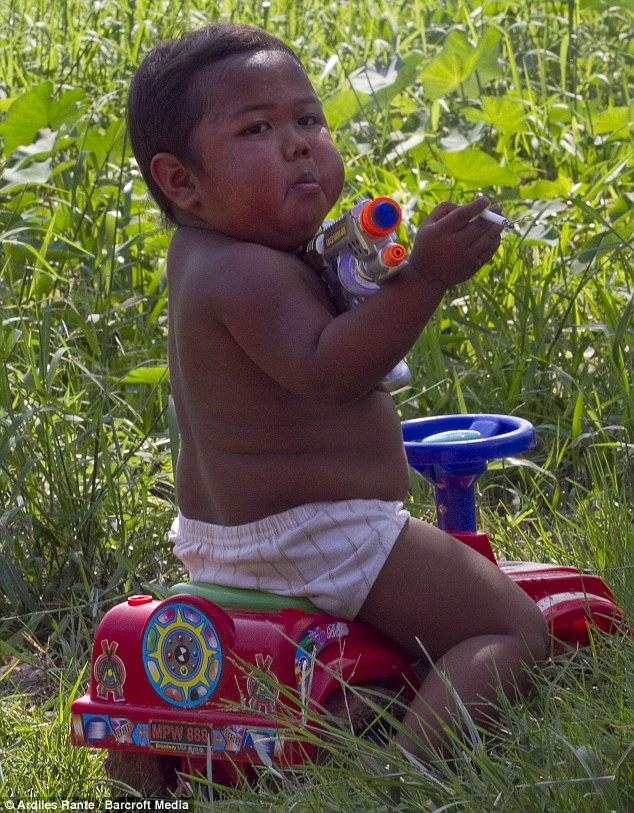 2-year-old Indonesian Child Smokes 40 Cigarettes Per Day 2 article 0 09C254F5000005DC