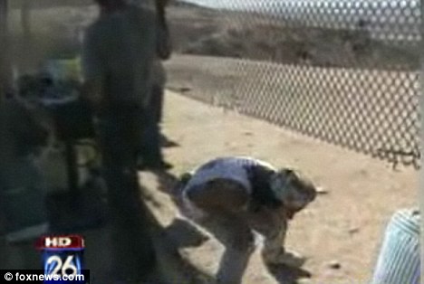 Video captures 2 women climbing US-Mexico border fence in 18 seconds 4 article 1348406 0CD1DC05000005DC
