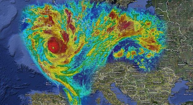 Cyclone Yasi hits Queensland coastline as thousands hide in shelters 15 article 1352716 0D0350AA000005DC
