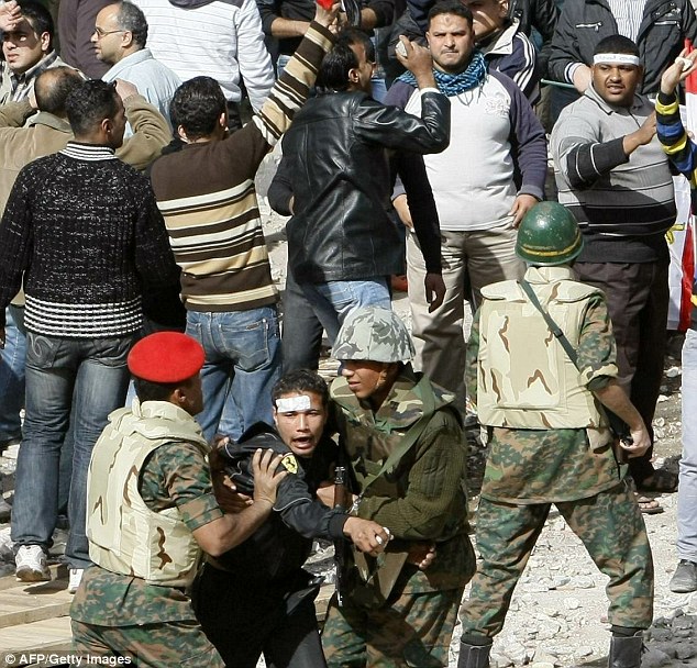 Obama intervenes? U.S. in talks with Egypt about Mubarak’s immediate resignation 8 article 1353344 0D077B7F000005DC