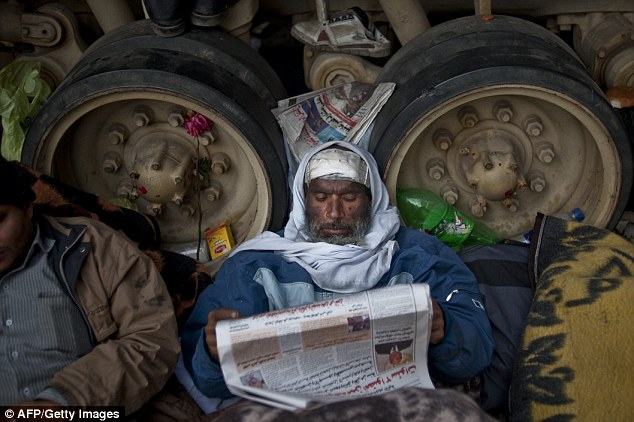 Mubarak 'leaves Cairo' as protesters descend on palace 7 article 1355902 0D21FDC9000005DC