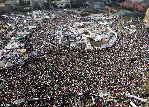 Mubarak 'leaves Cairo' as protesters descend on palace 1 article 1355902 0D22528B000005DC