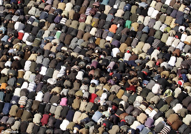 Mubarak 'leaves Cairo' as protesters descend on palace 2 article 1355902 0D22555C000005DC