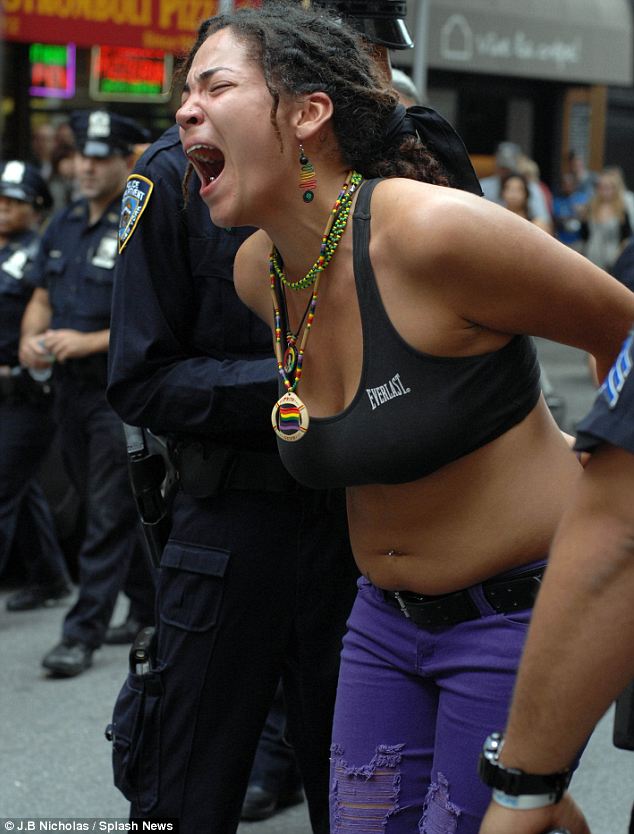 80 Arrested in Wall Street Protests 7 article 2041549 0E1277B100000578