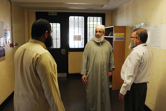 Gangs of convicted terrorists recruit prisoners for Al Qaeda in UK 4 article 2210437 1543BFB1000005DC