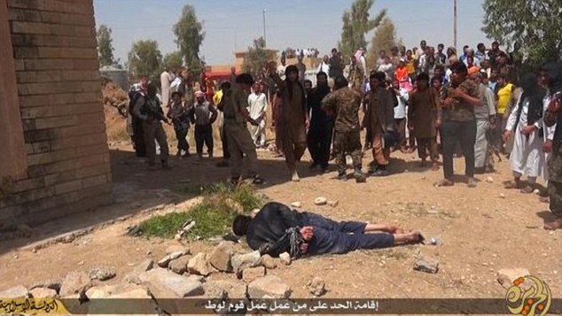 Arrogant Hillary Laughs When Trump Says Gays Thrown Off Buildings During Debate 20 283D231400000578 3065283 image m 37 1430582421138