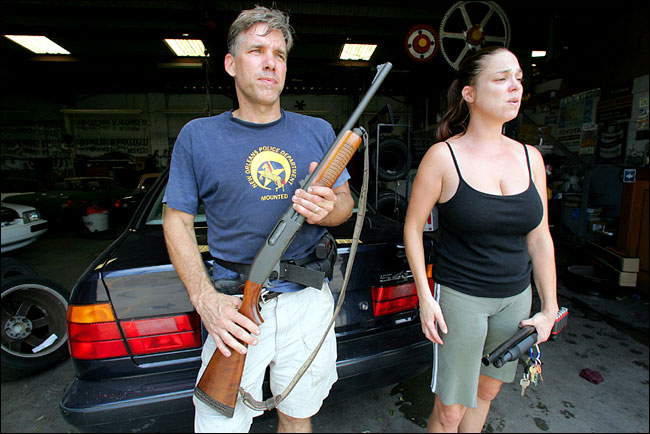 Americans buy more guns as election nears 1 01loot.l