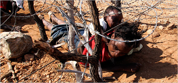 Zimbabwe Citizens Flee To SA - Mugabe Genocide Increases 1 zimb.600