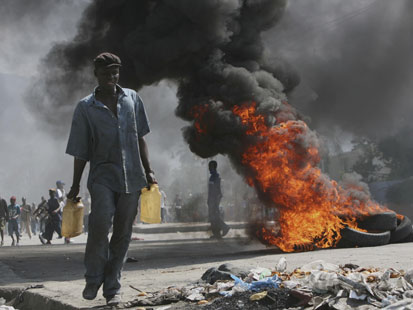 Stupid Behavior After Haiti Earthquake - Shocking Photo Gallery 24 ap haiti 080410 main