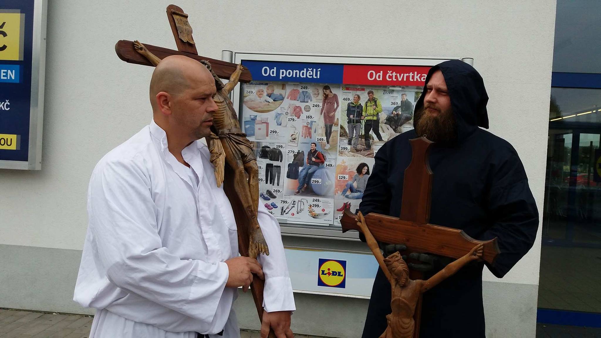 Czech Christians with giant Crucifixes protest against LIDL after Cross Censorship 13