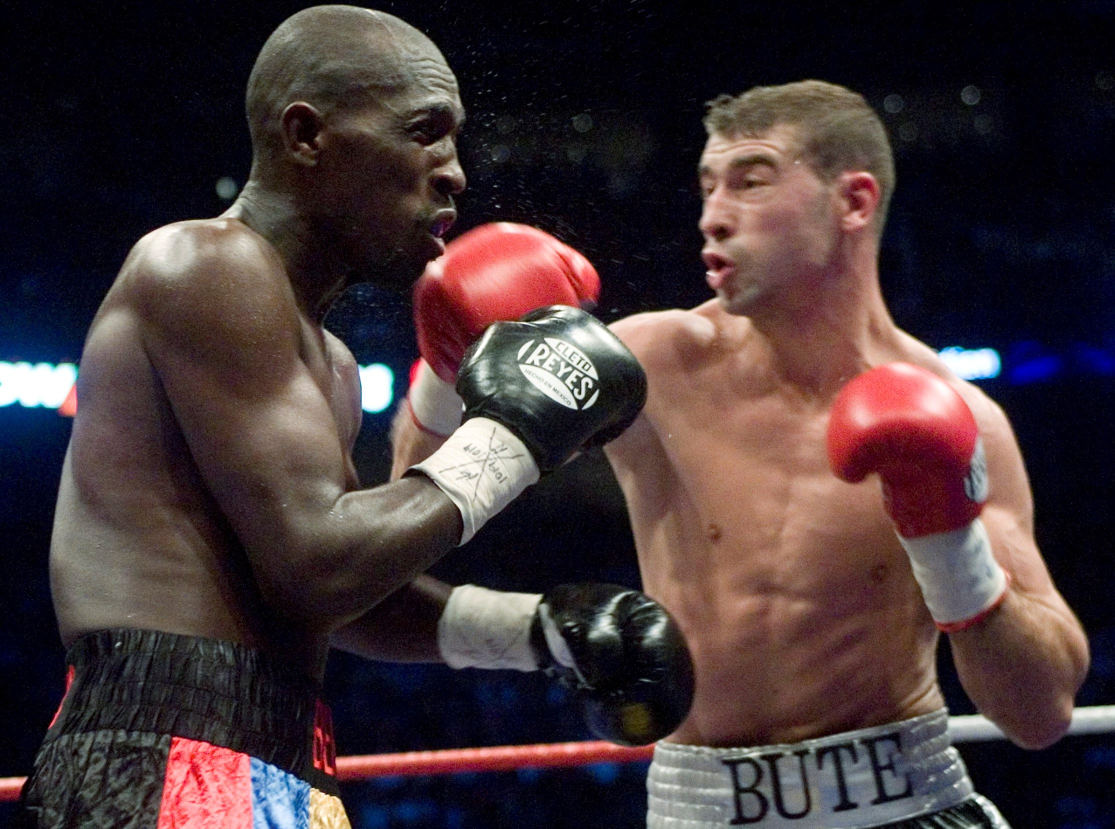 Romanian Lucian Bute Destroys Fulgencio Zuniga in Montreal in Boxing 1 lucian bute rompres