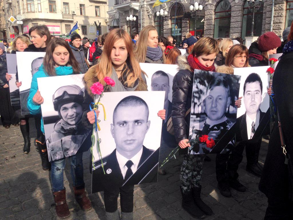 3 Killed in Ukraine's Kharkov after bomb blast during peace rally 4 B ciL7UCUAAyWj7