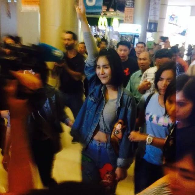 Students detained in Thailand for 'Hunger Games' salute at PM 3 B23cKBXCIAA2JJj