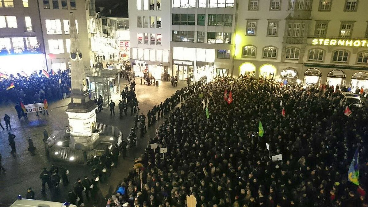 Thousands rally at anti-Islam protest in Germany 2 B5ex8 CMAE0sX4