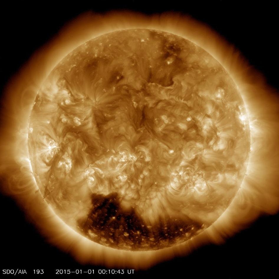 NASA detects enormous 'coronal hole' on Sun's South Pole 2 B6XQoFsCQAErmQ9