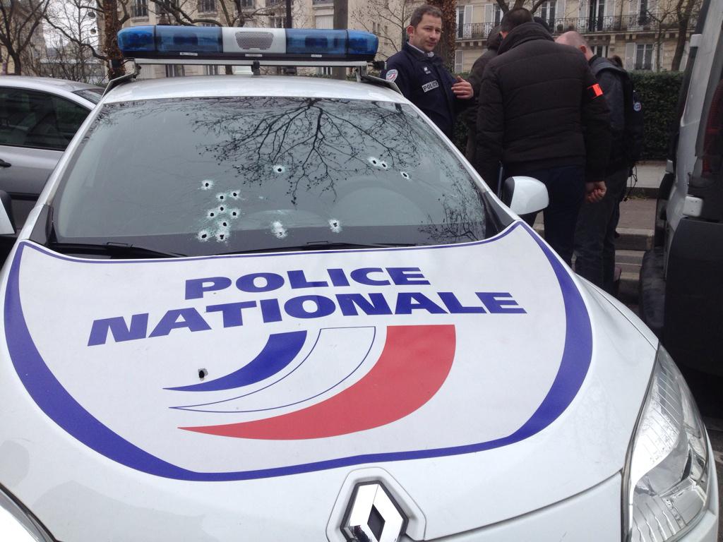 Two Muslim terrorists attack French newspaper in Paris, kill 12 3 B6viYn6IYAAul73