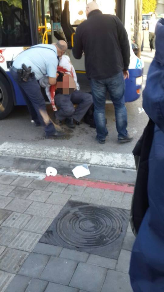 At least 10 stabbed on Tel Aviv bus, Palestinian attacker arrested 4 B72ilJKIgAE2REv