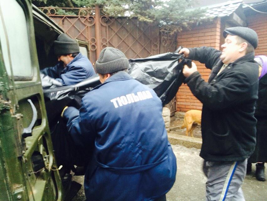At least 9 die in new East Ukraine shelling 8 B78L40zCcAAB4FB