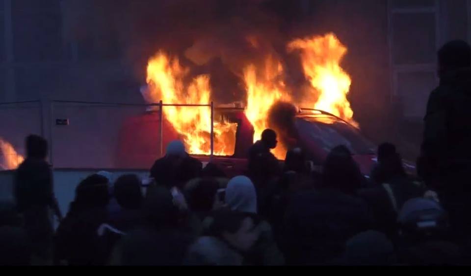 Reporters, Police Attacked, Cars Burned in Paris Migrant Riots 3 C4bMqC8W8AISUZp