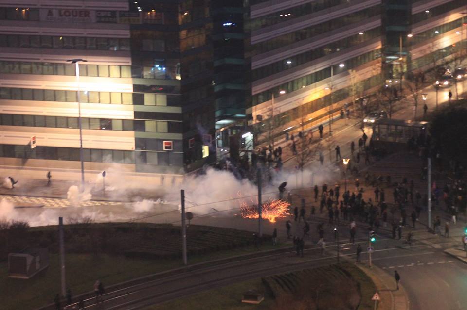 Reporters, Police Attacked, Cars Burned in Paris Migrant Riots 4 C4bMrC9WEAEVmYq