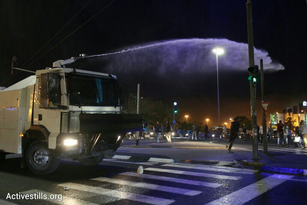 Police Use Tear Gas During Ethiopian Jews' Rally Against Police Brutality 2 CD3nnDQUgAAzaCj