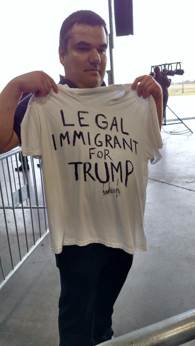 'Legal Immigrant' Blasts Illegal Immigration at Trump Rally 2 CdcdeUnW0AAckg4