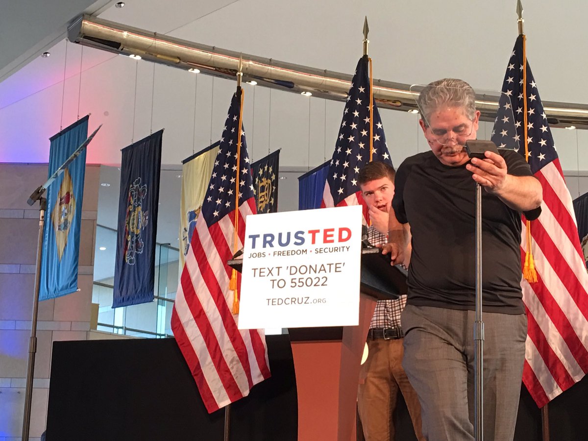 Teleprompter Ted Cruz Holds "Major Rally" in Philadelphia, Under 100 People Show Up 2