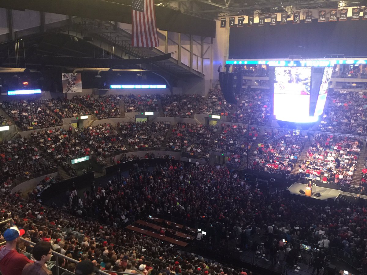 For Second Day in a Row Cruz Holds Rally in Indiana, Only a Couple Hundred Turn Out 5 ChZgu1nWIAUb4Ud