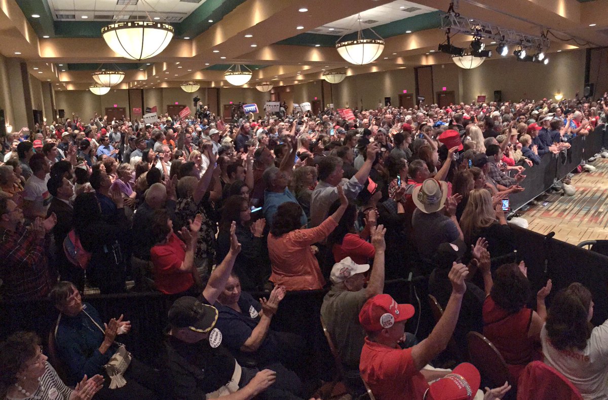 Clinton is now leading Trump by 27%, Total Proof Photos, Huge Crowds 9 CvQOF06UEAAimrV