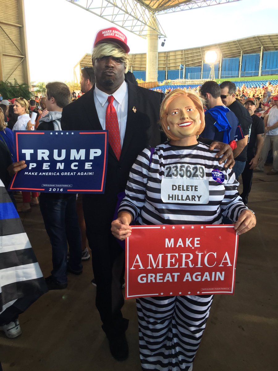 Clinton is now leading Trump by 27%, Total Proof Photos, Huge Crowds 14 CvkPCEMWEAAgv Z