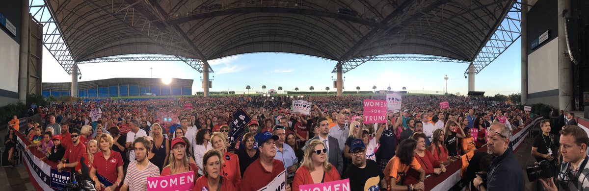 Clinton is now leading Trump by 27%, Total Proof Photos, Huge Crowds 10 CvkUffSXgAA5I87