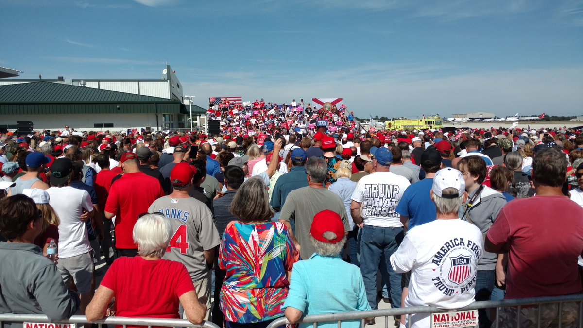 Clinton is now leading Trump by 27%, Total Proof Photos, Huge Crowds 12 Cvoj90lWAAAq M