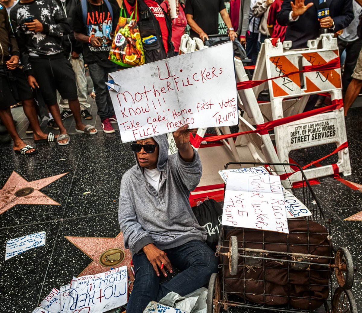 Peaceful Hillary Supporter Destroys Hollywood Trump Star 3 CvwtvjyUAAAyyMX