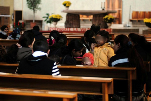 150 Gypsies illegaly occupied a church in Milan 5 1258805553405 002