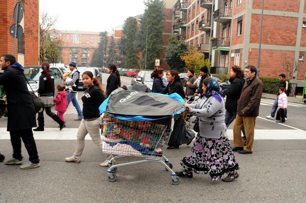 150 Gypsies illegaly occupied a church in Milan 9 1258805554272 006