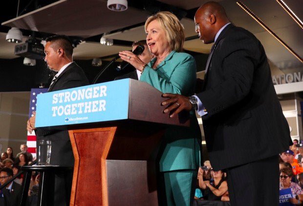 Hillary Clinton Has "Acute Repetitive Seizures" and is a Diazepam Addict 2 Cp Om4 En W8 AAVB y