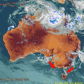 Huge rings appear over Australia, is HAARP involved? 12 2010 0127 one hour before2