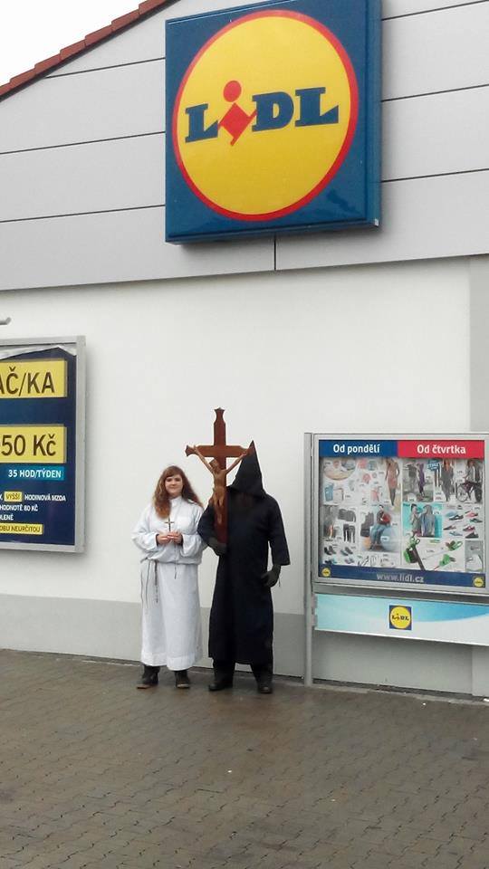 Czech Christians with giant Crucifixes protest against LIDL after Cross Censorship 12 umS01G5