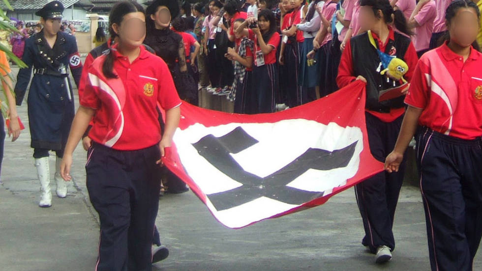 Taiwan Students Parade as Nazis to Protest Teacher Who Wanted Muslim Parade 4 us7blqS