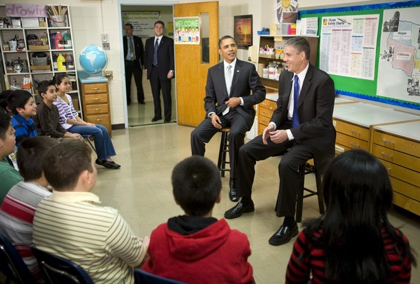 US President Obama Uses Teleprompters During Speech At Elementary School 5