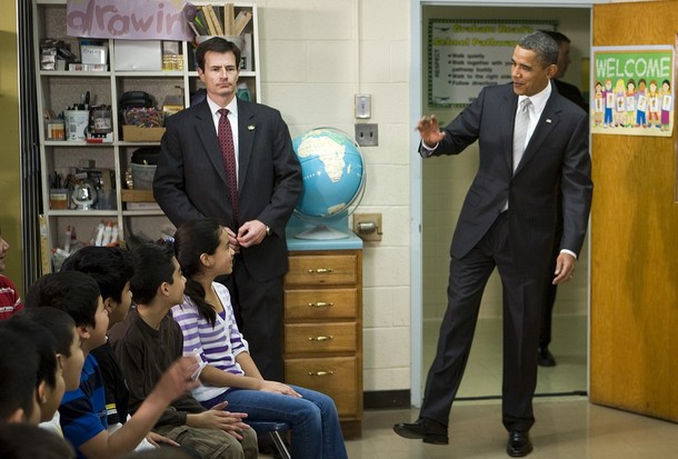 US President Obama Uses Teleprompters During Speech At Elementary School 2