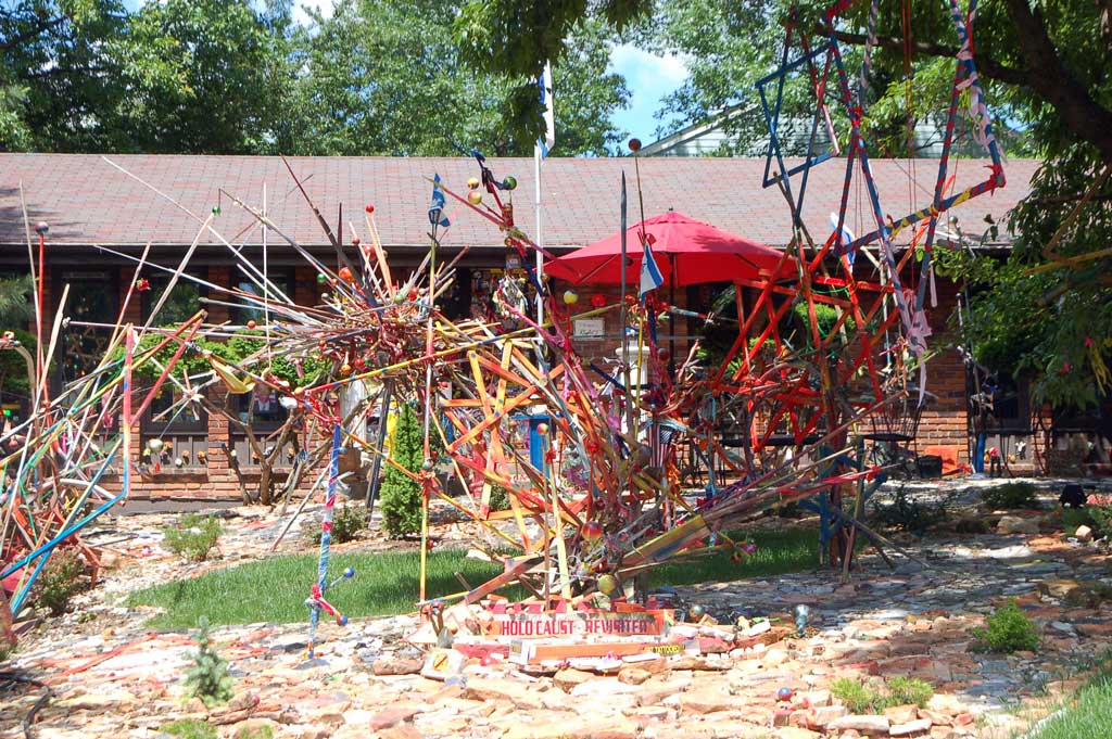 Ballwin Property Owner Gets Jail Time over Yard Art 4 May 2010 091